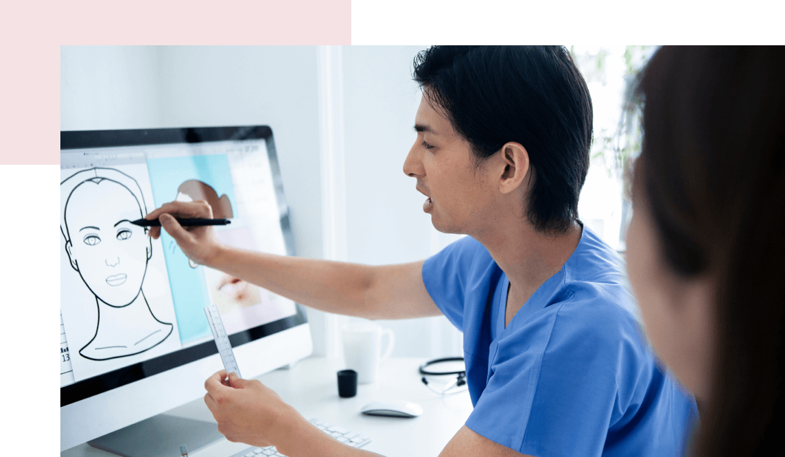 医師と術式をを相談する女性