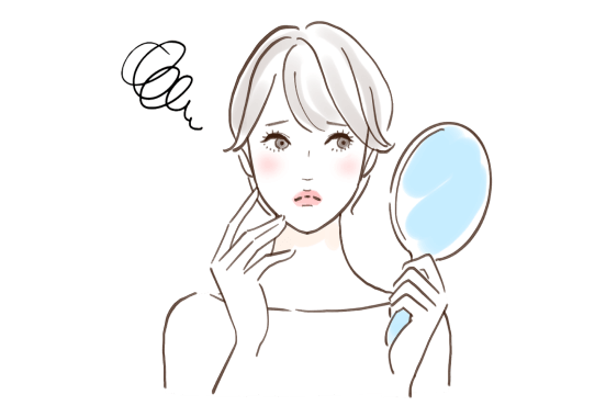鏡を見る女性