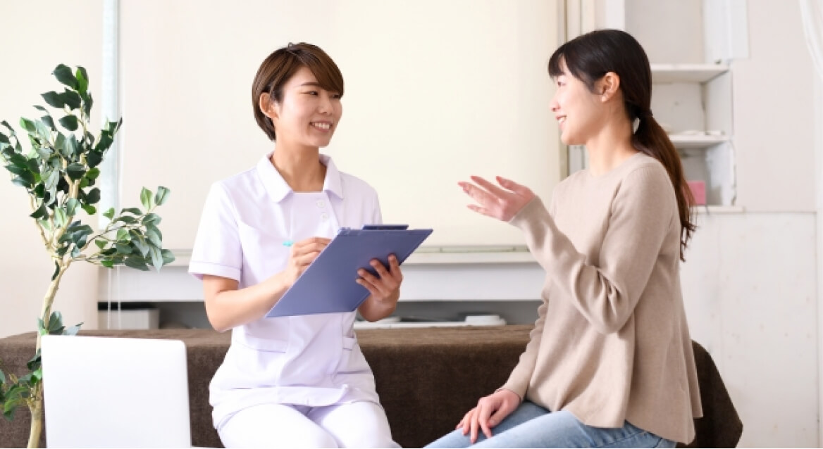 アフターフォローを受ける女性